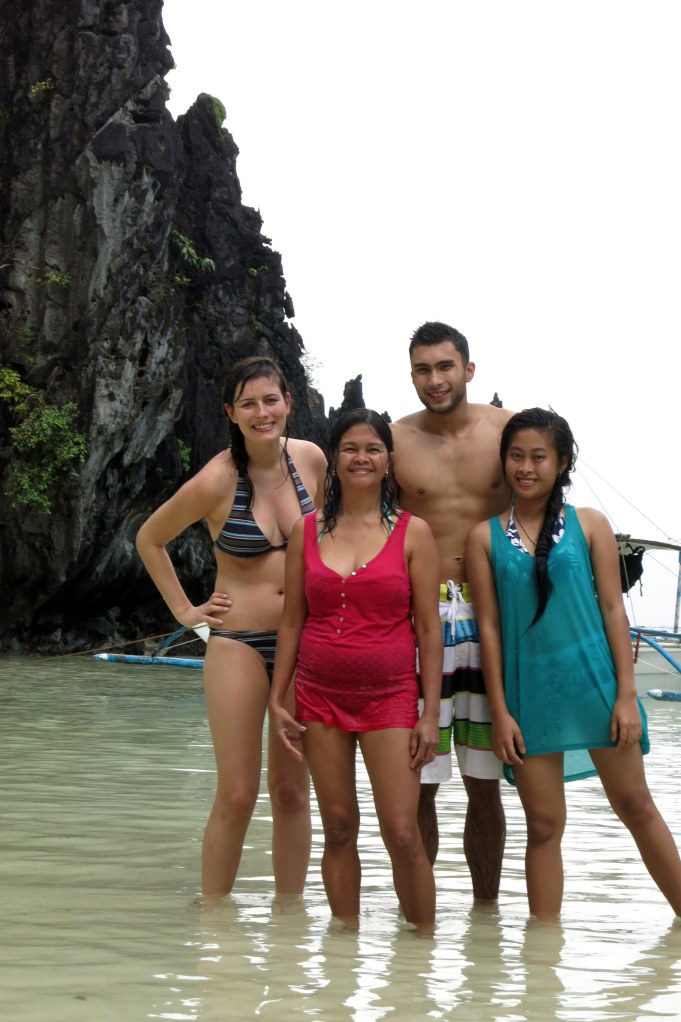 Die familie in Palawan ! Enfin, Lehn Lehn à droite, une amie de longue date ... :)