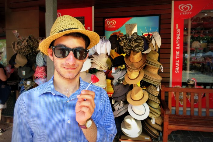 Joseph a adopté le Queenslander's style, et vous dit bonjour !