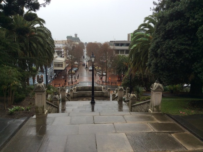 Nelson Ville : bonjour -merci - au revoir 