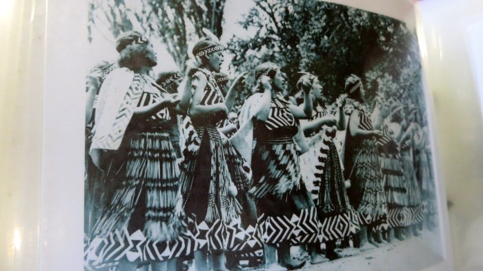 Photo piquée rapido : tenues d'époques et maquillage de mise