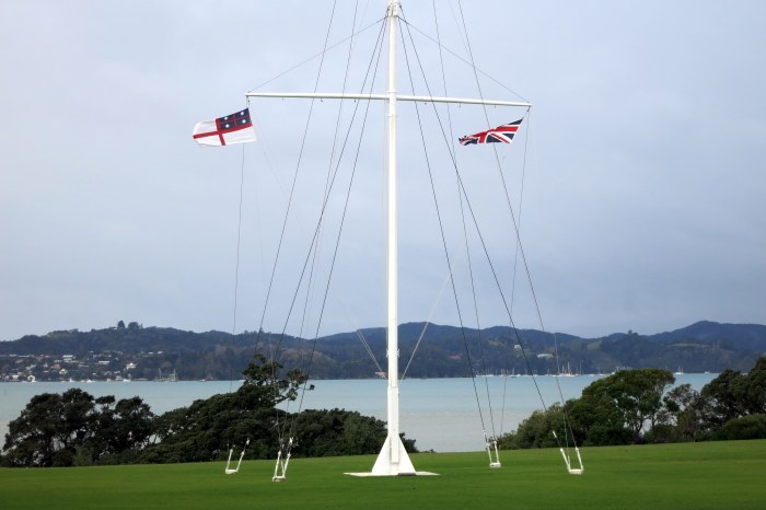 Et le célèbre porte-drapeau qui aura donné vie celui que l'on connait actuellement (et qui va d'ailleurs bientôt changer !) : mélange de l'Angleterre et des Tribus Unies de Nouvelle-Zélande