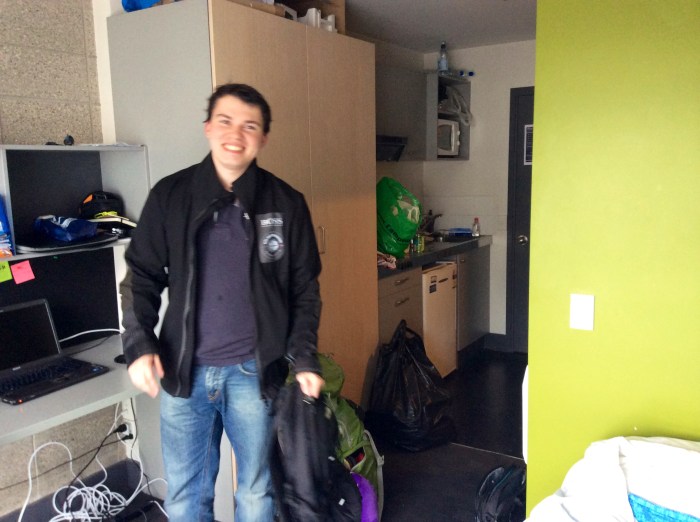 Merci JB ! Contents de retrouver la chambre ...finalement pas beaucoup plus grande que le van !