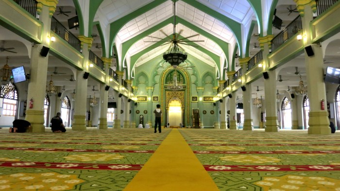 ...visitées ! Les chrétiens et tout autre religion y sont tolérés. 