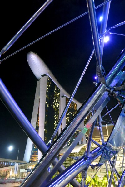 ...et en levant les yeux; encore lui ..!